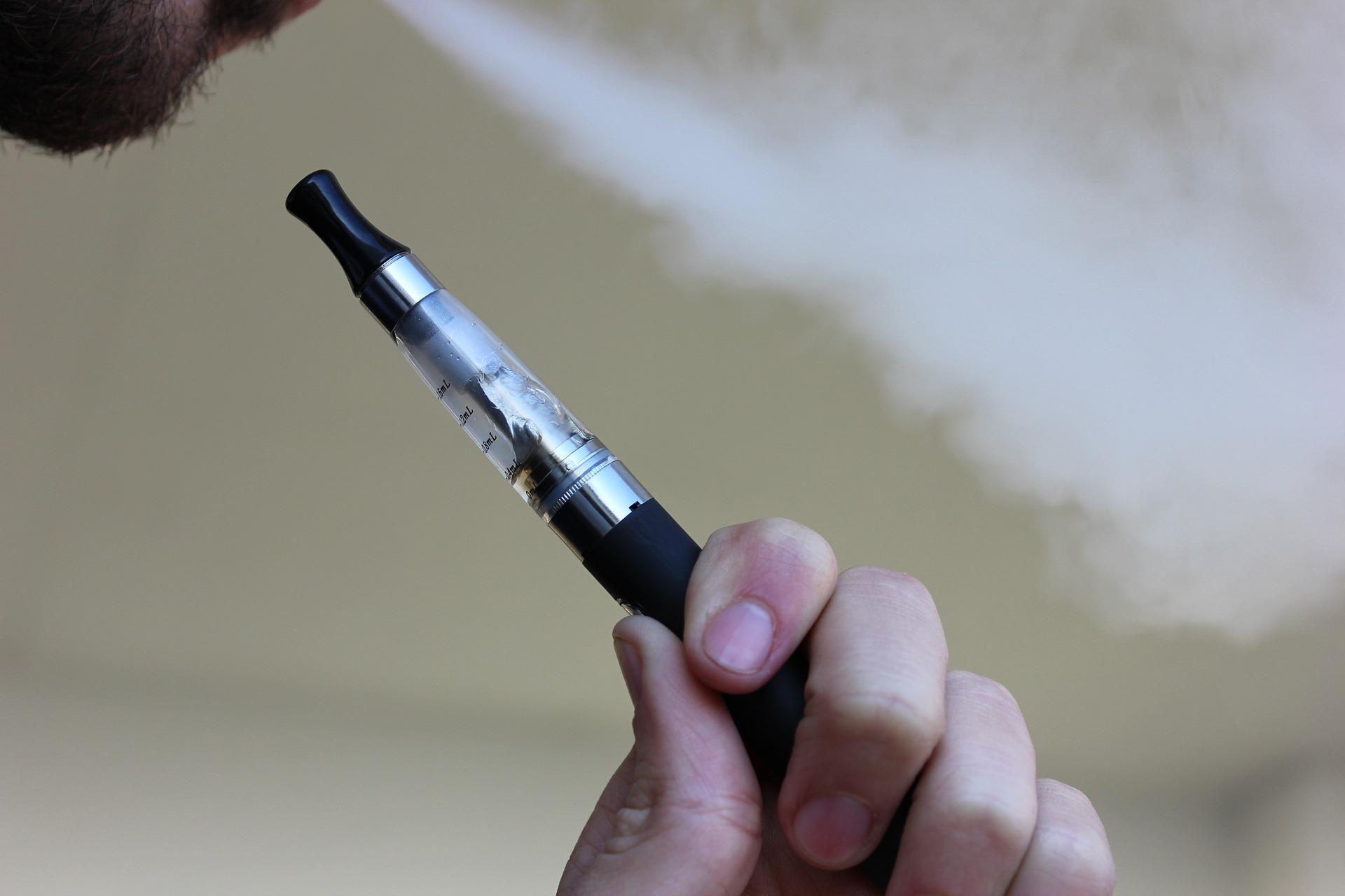 how to recharge a HDQ disposable vape